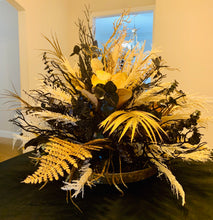Load image into Gallery viewer, Table Arrangement - Black Butterfly
