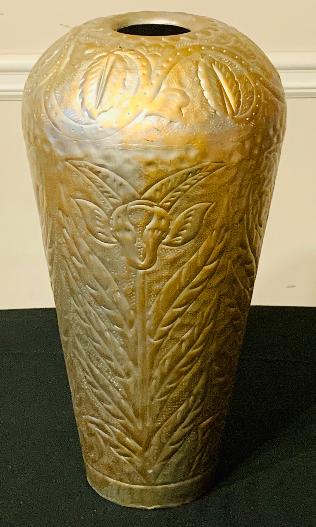 Accessories/ Decorations - Goldish/Silver Vase