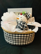 Load image into Gallery viewer, Gift Basket - Bath Set (Black &amp; White)
