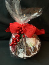 Load image into Gallery viewer, Gift Basket - Scented Candles (Apple Wreath)
